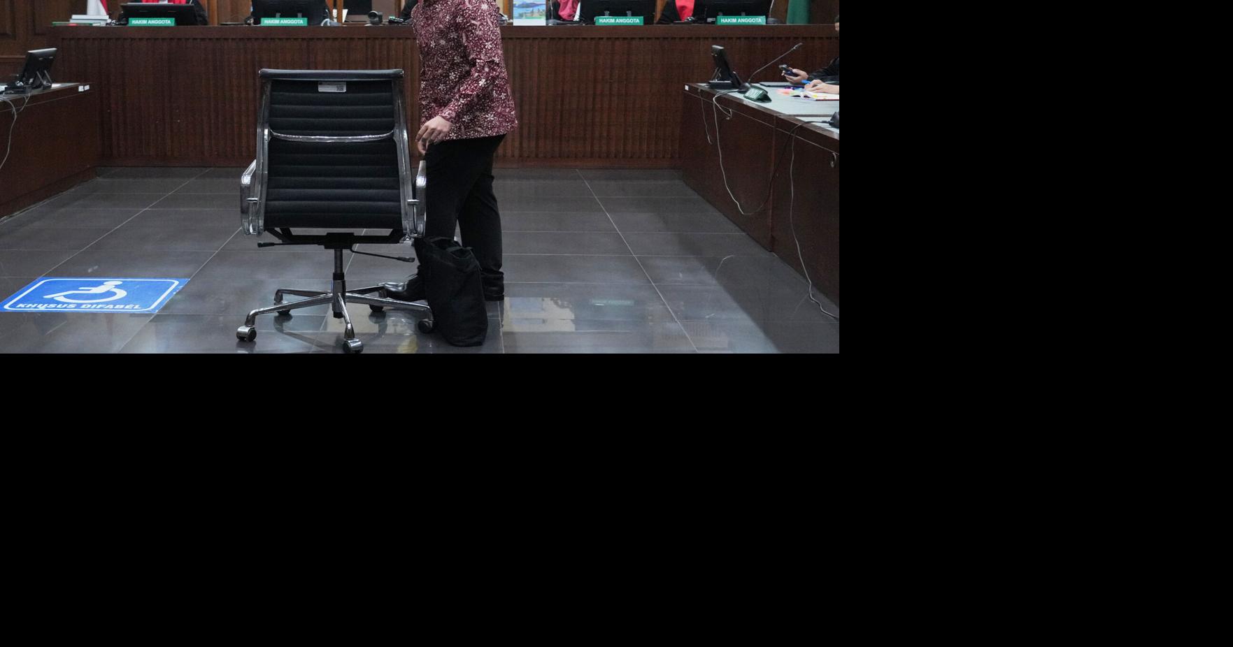 Indonesian prosecutors seek 18 years in prison for Gojek founder over alleged corruption Indonesian prosecutors are seeking an 18-year prison sentence for Gojek co-founder Nadiem Anwar Makarim over alleged corruption in a Chromebook procurement case By NINIEK KARMINI and TATAN SYUFLANA - Associated Press May 13, 2026 17 mins ago