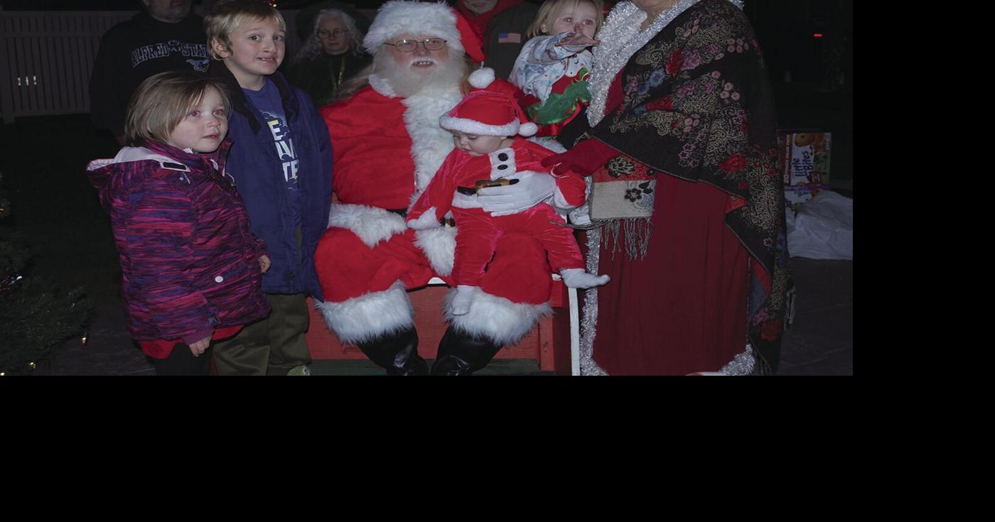 Tinsel N' Lights returns to Waverly News