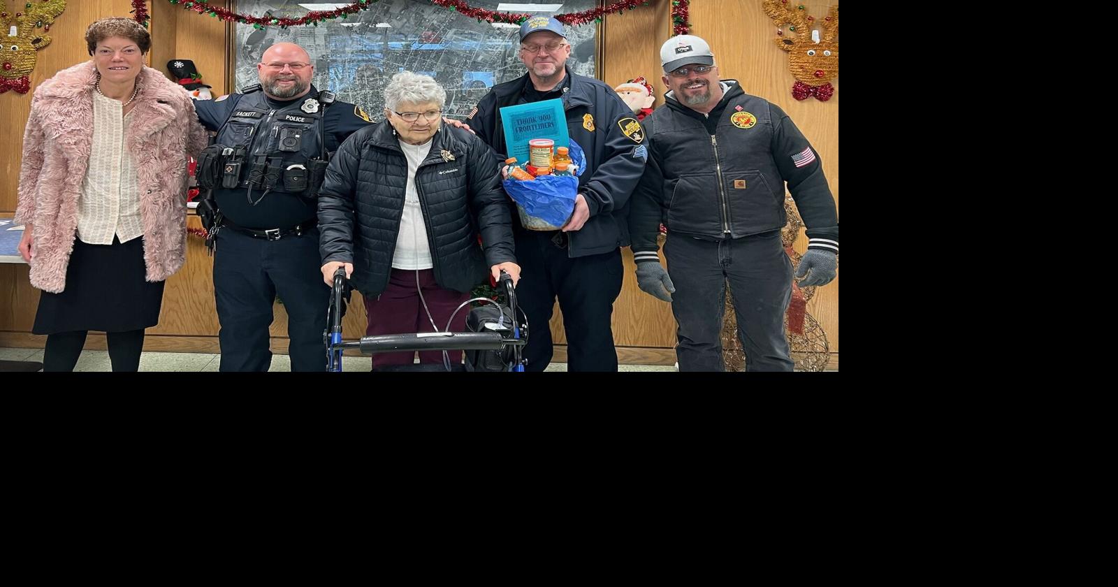 Waverly seniors support Waverly police News