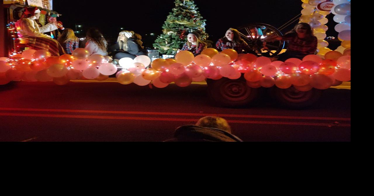 Livingston Tn Christmas Parade 2022 Moulton Christmas Parade Draws Hundreds Downtown | Local News |  Moultonadvertiser.com