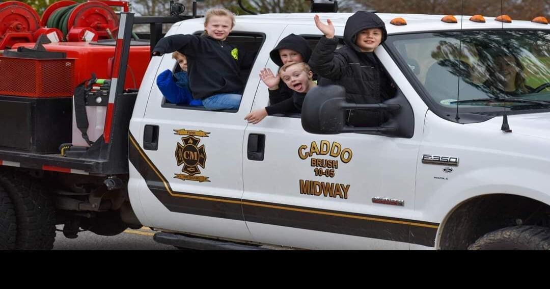 Christmas parade returns to Caddo for second year Local News