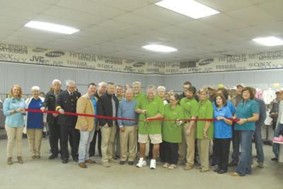 Dixie Deals opens in Moulton
