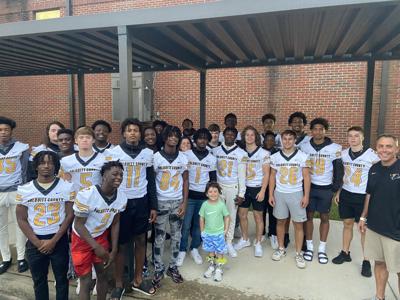 Packers lend a hand at Sunset Elementary