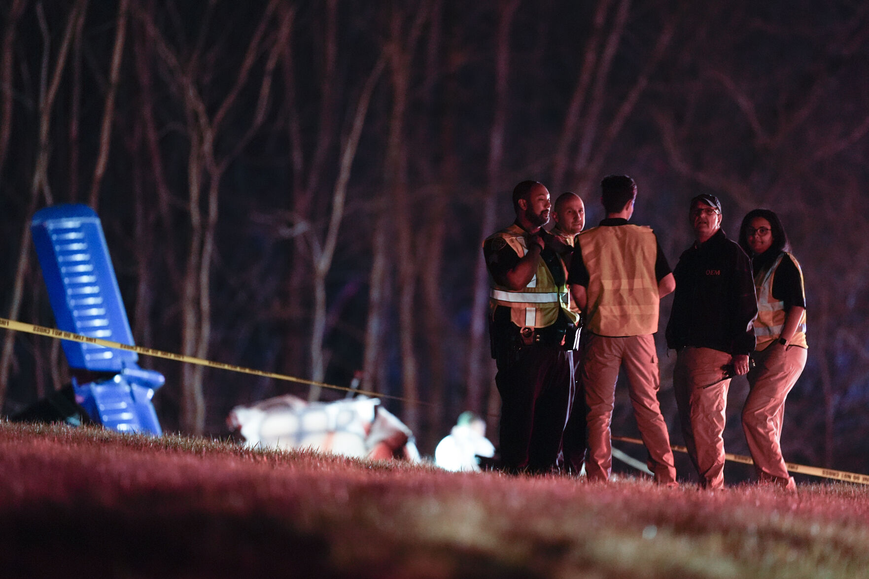 Small plane crashes near Nashville interstate and 5 people aboard