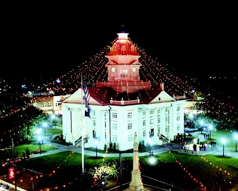 Downtown Christmas Parade In Moultrie Ga 2022 Happy Holidays Under The Downtown Canopy | Archives | Moultrieobserver.com