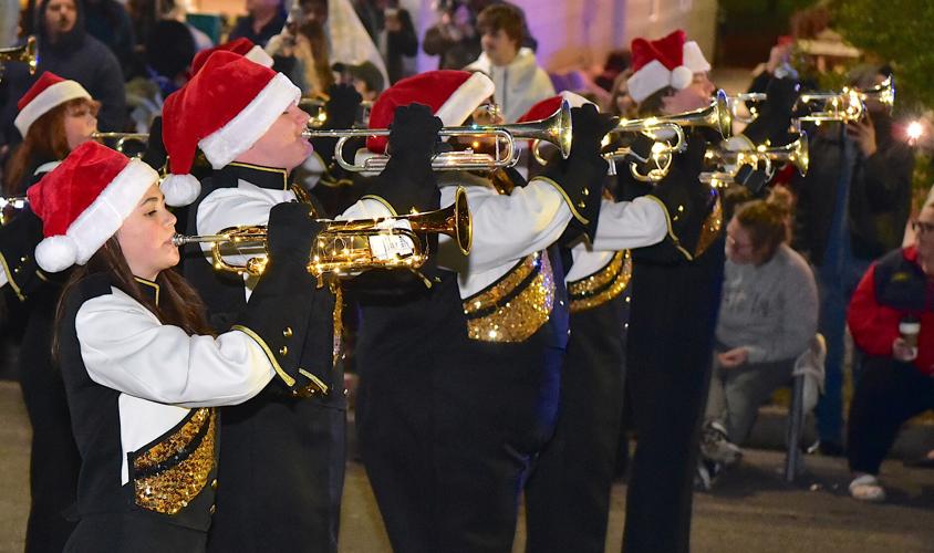 Chamber Christmas parade draws thousands to Jasper News