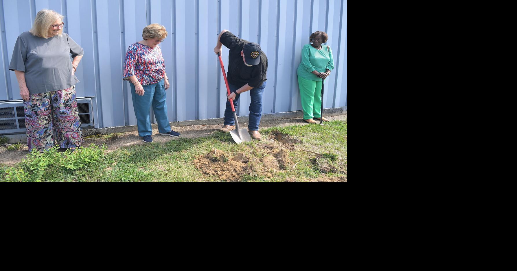 WCCT time capsule unearthed after 33 years | News | mountaineagle.com