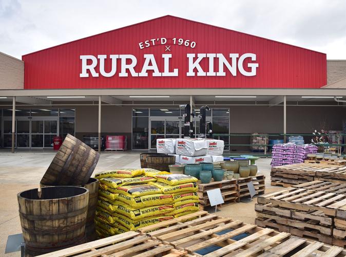 Rural King hosts grand opening | News | mountaineagle.com