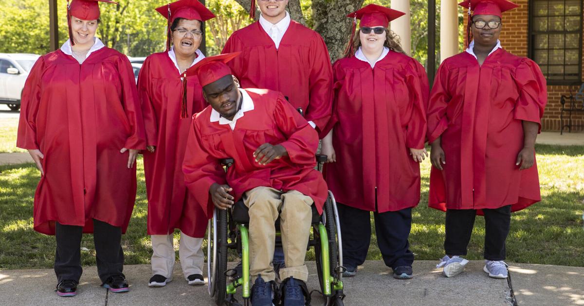 Dora Graduated Dora native a Helen Keller School graduate | News | mountaineagle.com