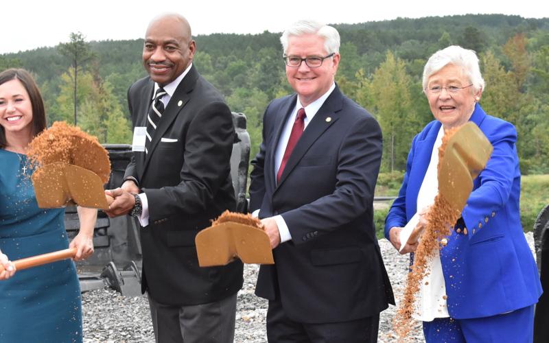 Reed leaves Senate with harmony after funding many projects back home ...