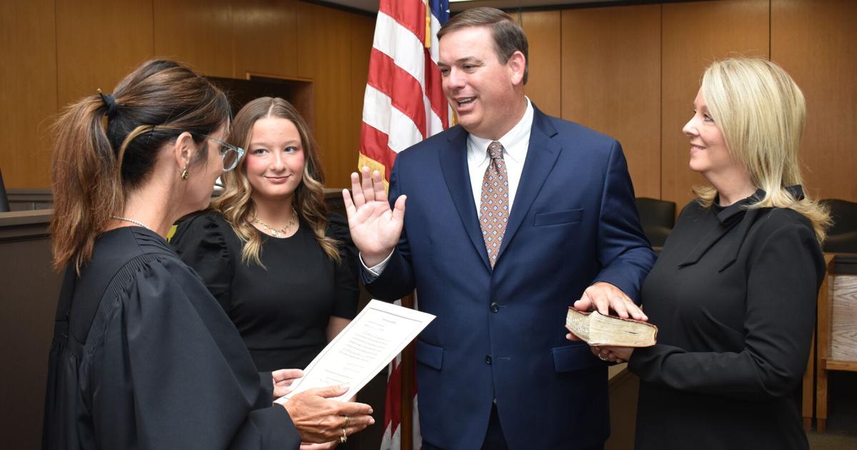 Mat Woots Matt Woods sworn in as new District 5 state senator | News ...