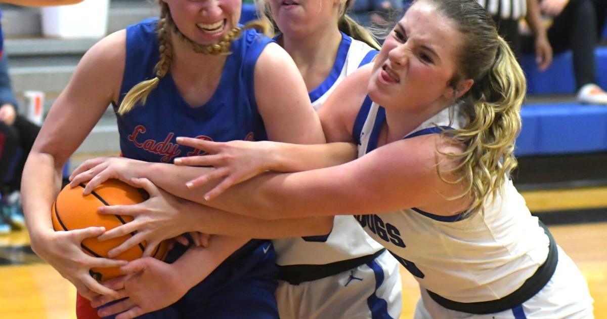 MountainEagle.com - Cordova girls, Carbon Hill boys earn county wins (two pics) image