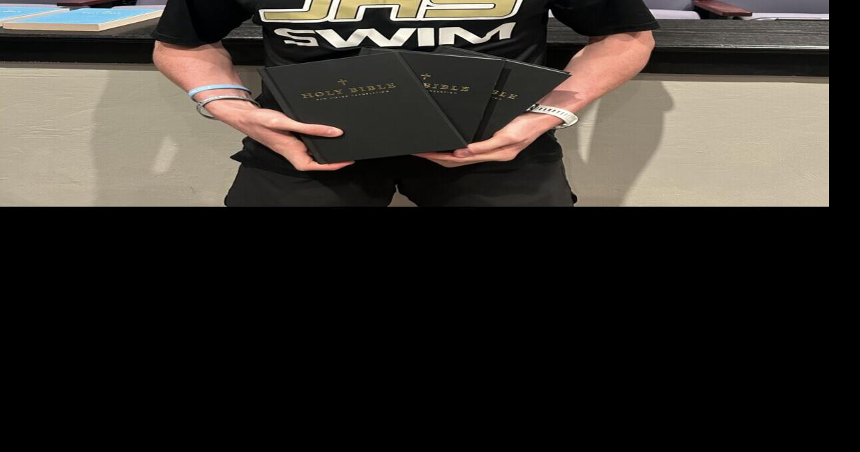 Jasper High student sharing the good news | News | mountaineagle.com