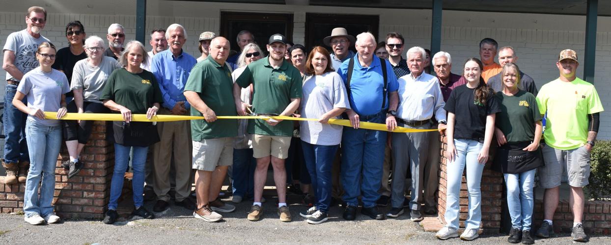 Green Top Bar-B-Q opens at new site | News | mountaineagle.com
