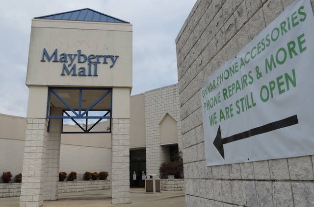 Ahead of Merchants Square Mall closure, sports card and