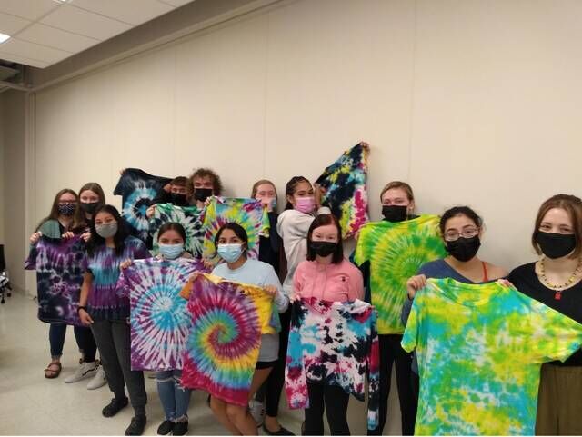 English students complete tie-dye project | Local News