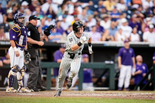 College World Series: Wake Forest's Bennett Lee delivers winning hit in  Deacons' 3-2 win over LSU