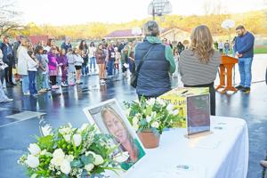 Buckeye Elementary community mourns teacher Shelley Snyder