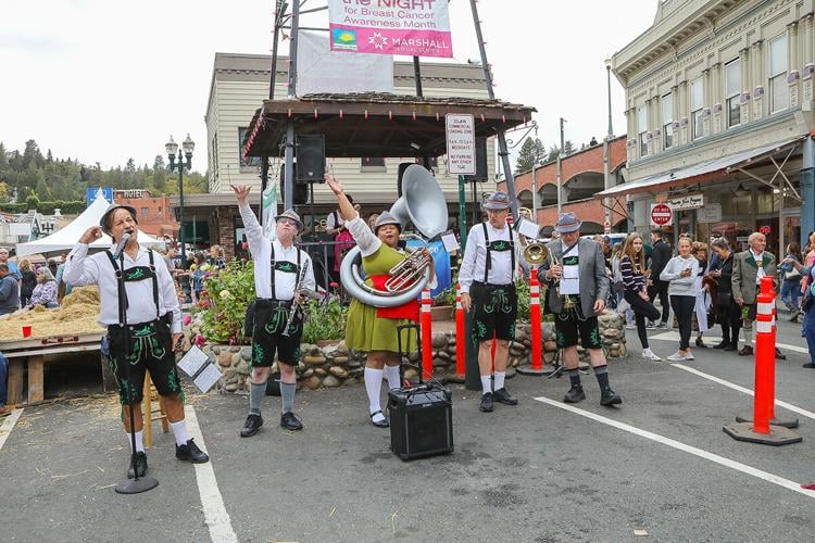 Dashin’ dachshunds — Main Street goes Bavarian for Placerville