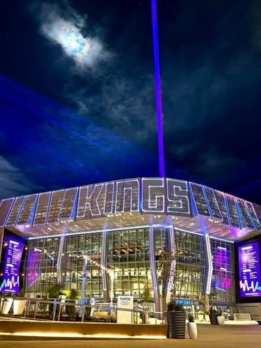 Kings Beam: How the Sacramento Kings light up the sky after a win