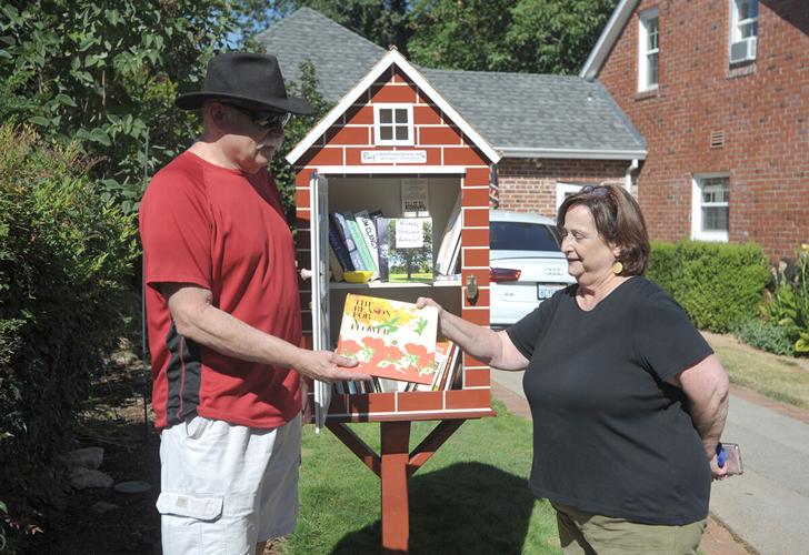 El Dorado County Roses assist with opening a little library in