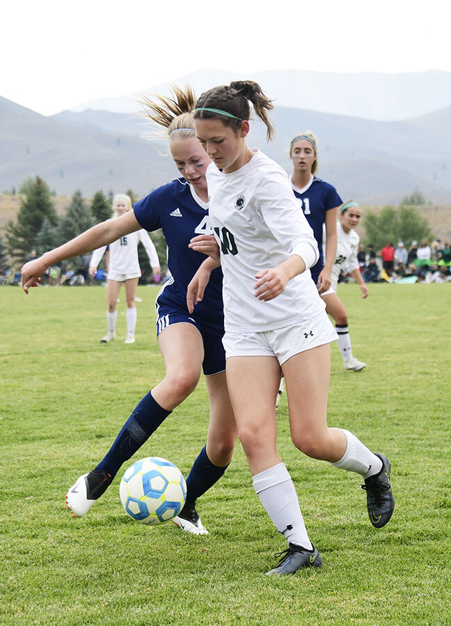21-09-22 Wood River Community School Soccer Girls 1 Roland.jpg