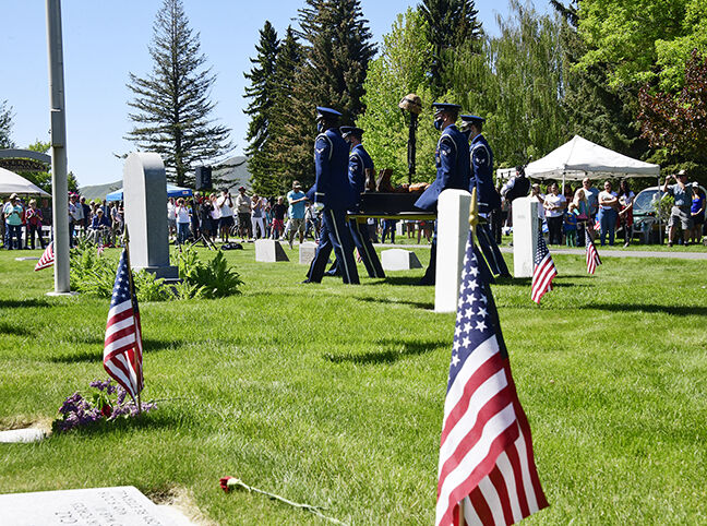 21-06-02 memorial Day Hailey cemetery 19 Roland.jpg