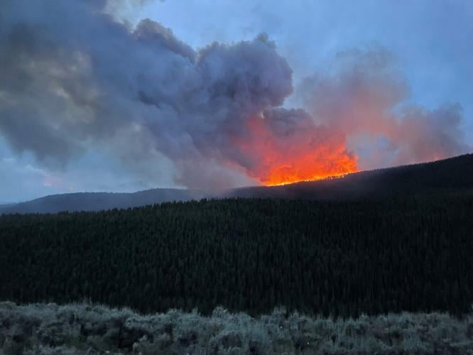 10,000-acre wildfire breaks out 25 miles northeast of Challis 