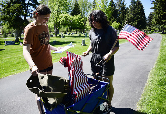 21-06-02 memorial Day Hailey cemetery 15 Roland.jpg