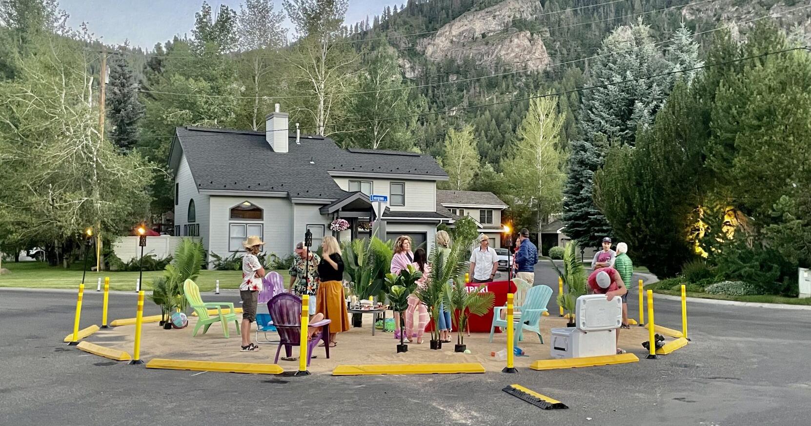 Traffic circle lounge brings neighbors closer in a 'roundabout' way - Vimarsana News