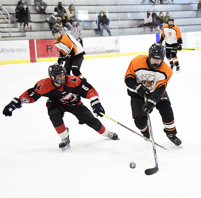 21-03-17 Sun Valley Suns U18 1 Roland.jpg