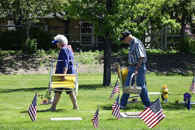 21-06-02 memorial Day Hailey cemetery 8 Roland.jpg