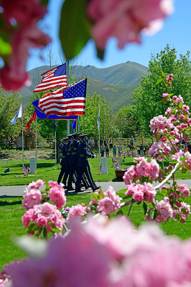 21-06-02 memorial Day Hailey cemetery 1 Roland.jpg