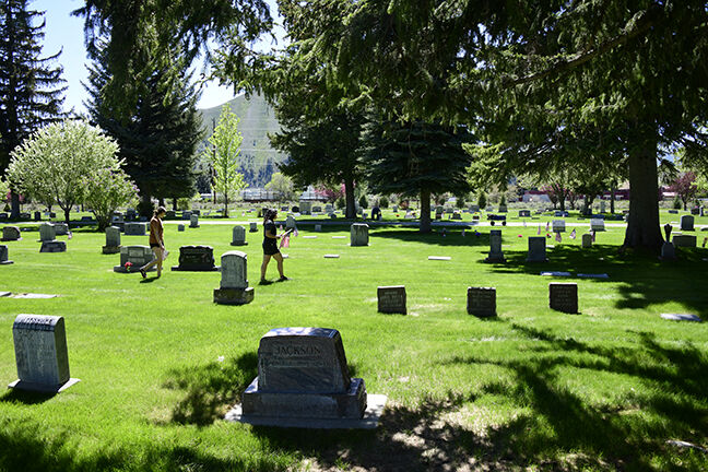 21-06-02 memorial Day Hailey cemetery 10 Roland.jpg