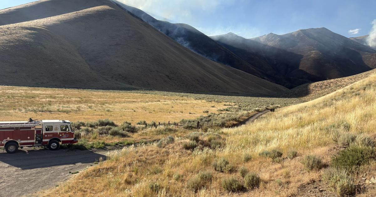 Fire growing rapidly east of Bellevue Slaughterhouse Canyon residents advised to be ready to evacuate at moment's notice