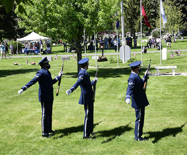 21-06-02 memorial Day Hailey cemetery 11 Roland.jpg