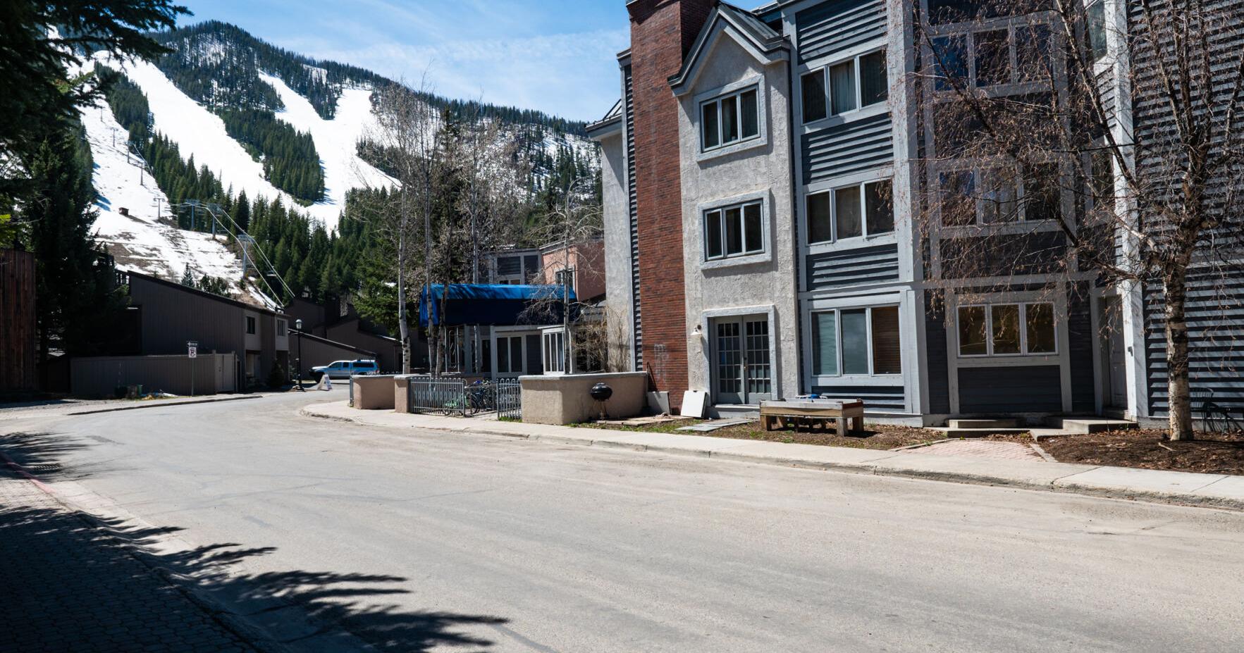 Brothers unveil plans for 5-story lodge at Warm Springs base - Vimarsana News