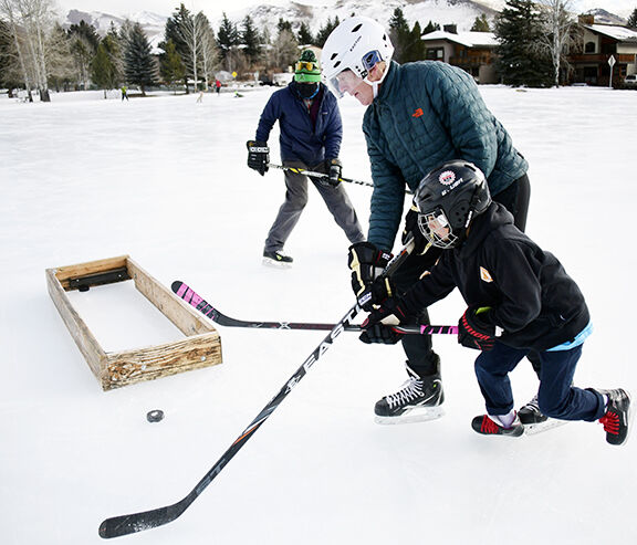 20-12-09 Atkinson Park Skate Rink 6 Roland .jpg