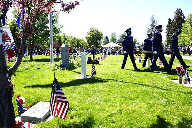 21-06-02 memorial Day Hailey cemetery 12 Roland.jpg