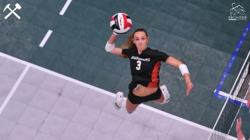 Volleyball sweeps Mayville State to celebrate Homecoming