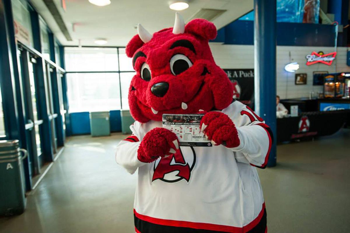 New Jersey Devils video: Mascot hilariously breaks window