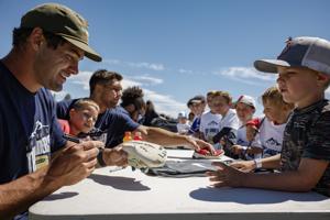 'As cool as it gets': Troy Andersen hosts youth football camp in Dillon for second straight year