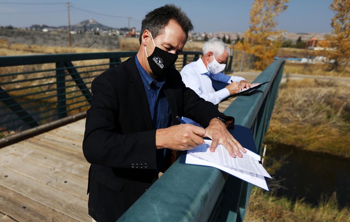 Bullock Palmer Sign Memorandum On Creek Restoration Praise Work Of Bsb Team Restore Our Creek Local Mtstandard Com