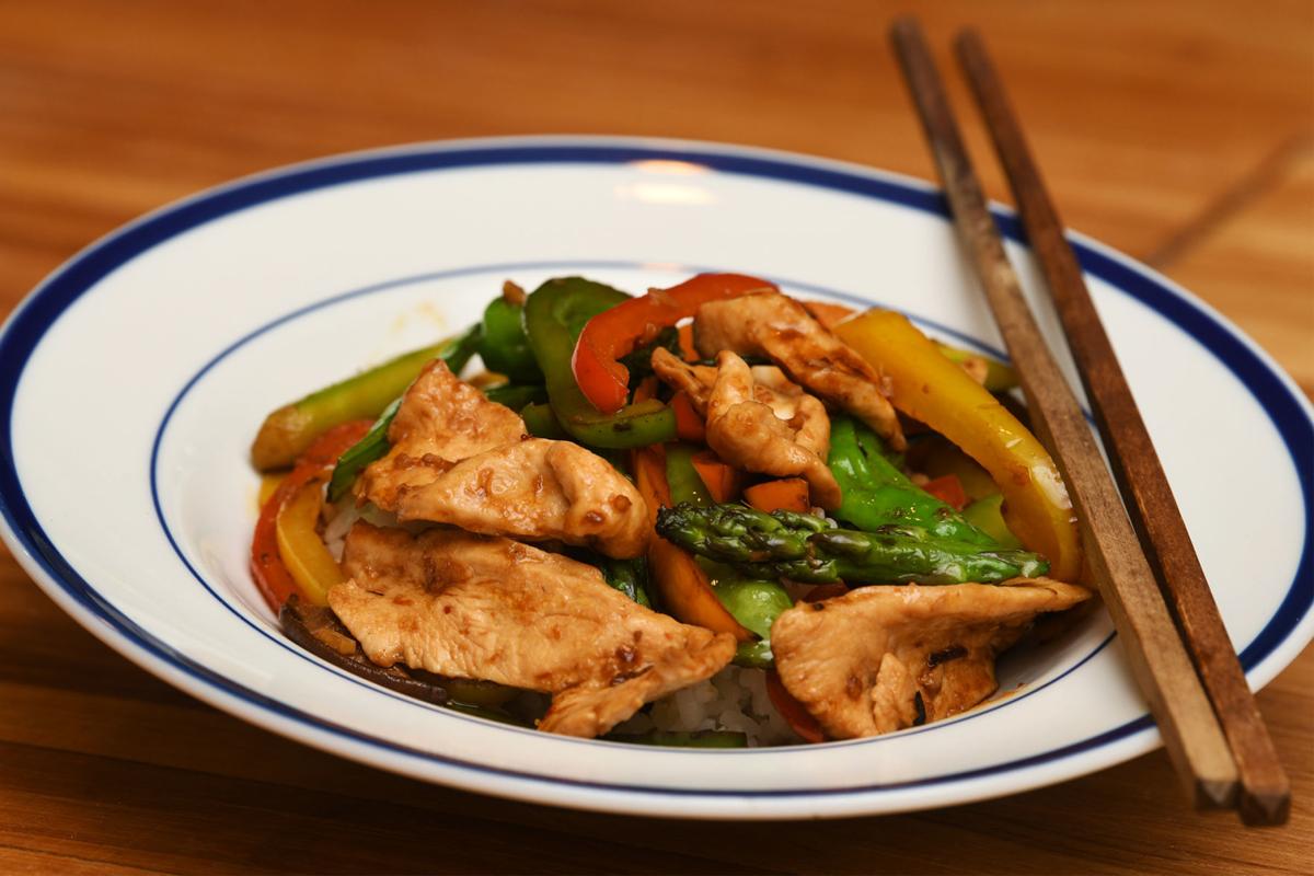 Chicken velvet and vegetable stir-fry for summer
