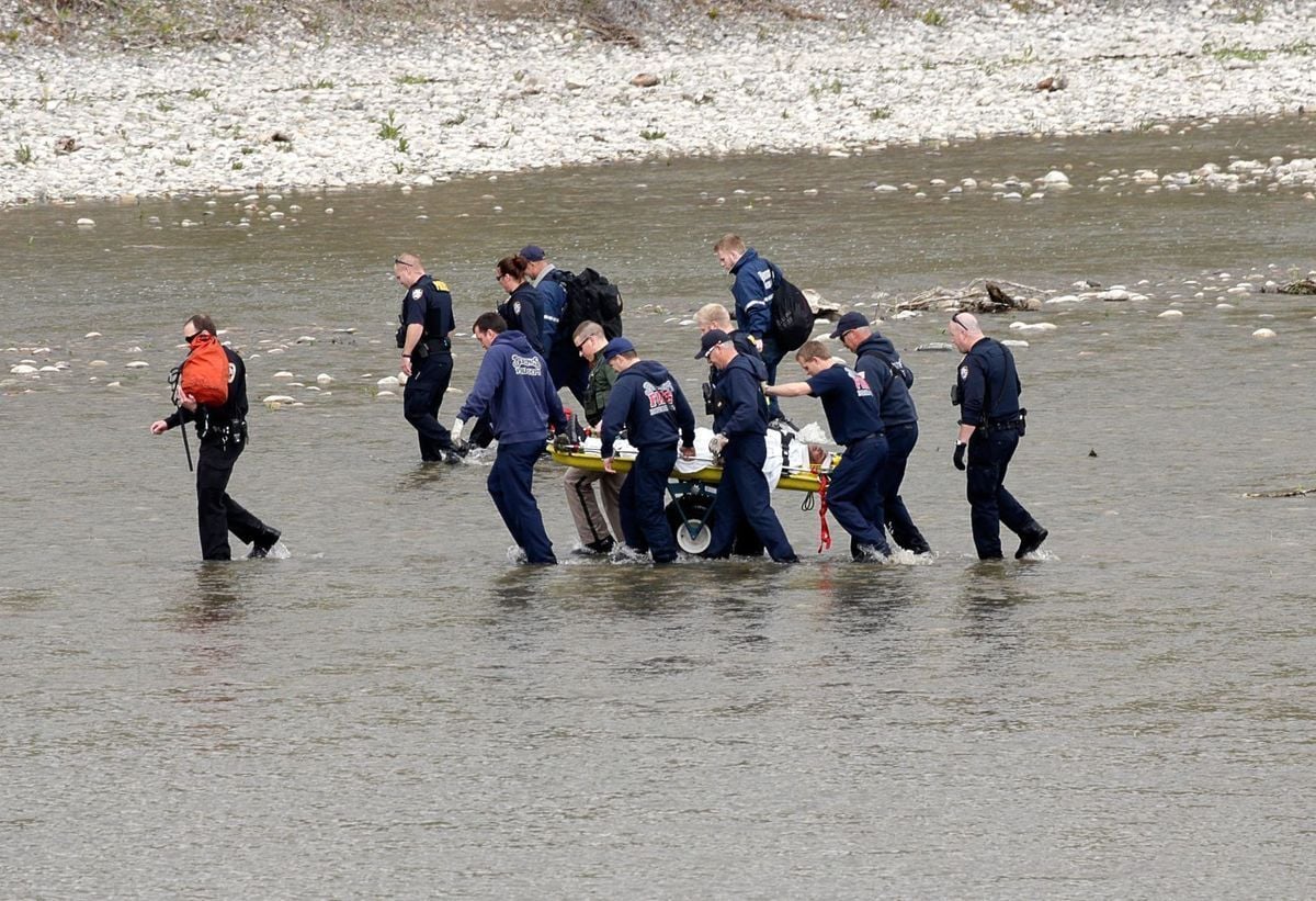 man jumps off throgs neck bridge 2021