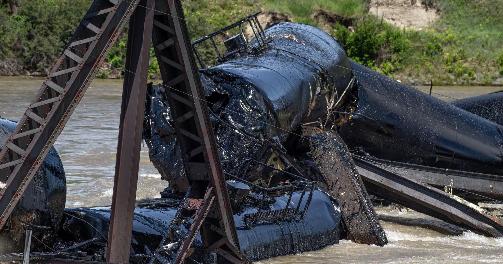 Train carrying toxic chemicals derails in eastern Montana - Vimarsana News