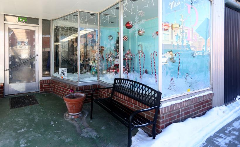 Anaconda readies to host annual Christmas stroll