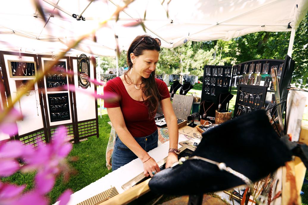Photos Anaconda's annual Art in the Park