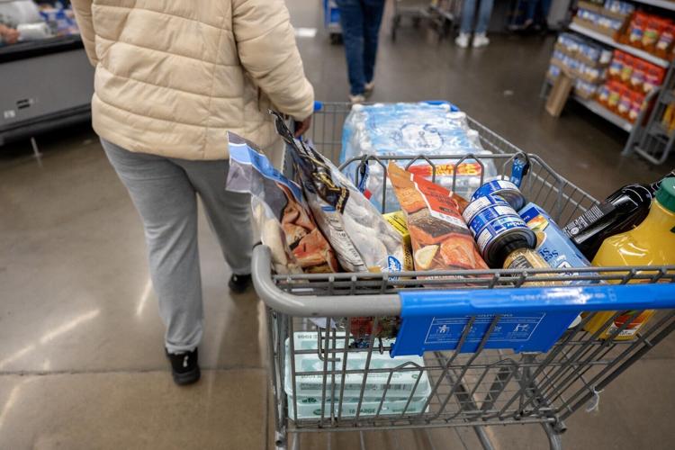 Walmart plans price cuts using tariff refunds as shoppers get skittish