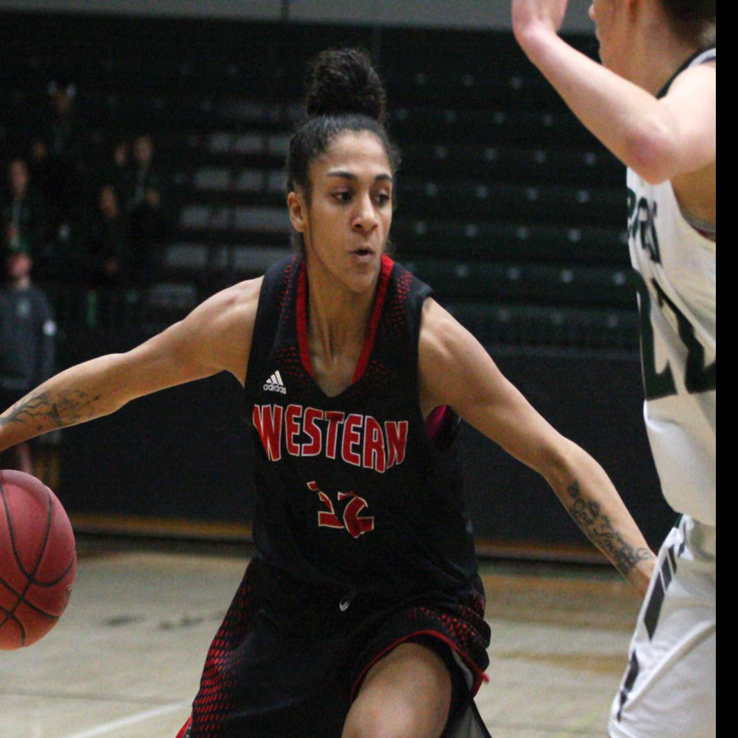 No 9 Montana Western Women S Basketball Holds On Against No 12